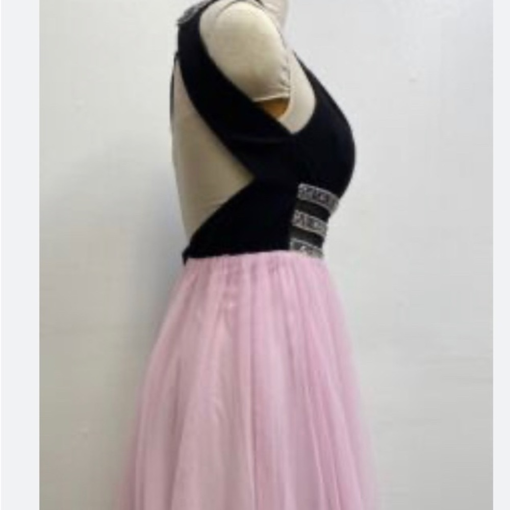 Dress - Picture 2 of 10